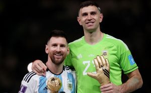 Emiliano Martinez Tegaskan Skuad Siap Mati-matian Demi Messi