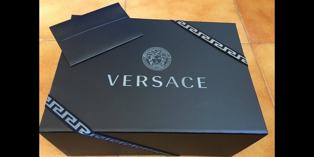 Brand Versace Item Luxury Brand Fashion Yang Wajib Kamu Miliki