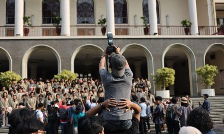 Mahasiswa Nommensen Demo di DPRD Sumut